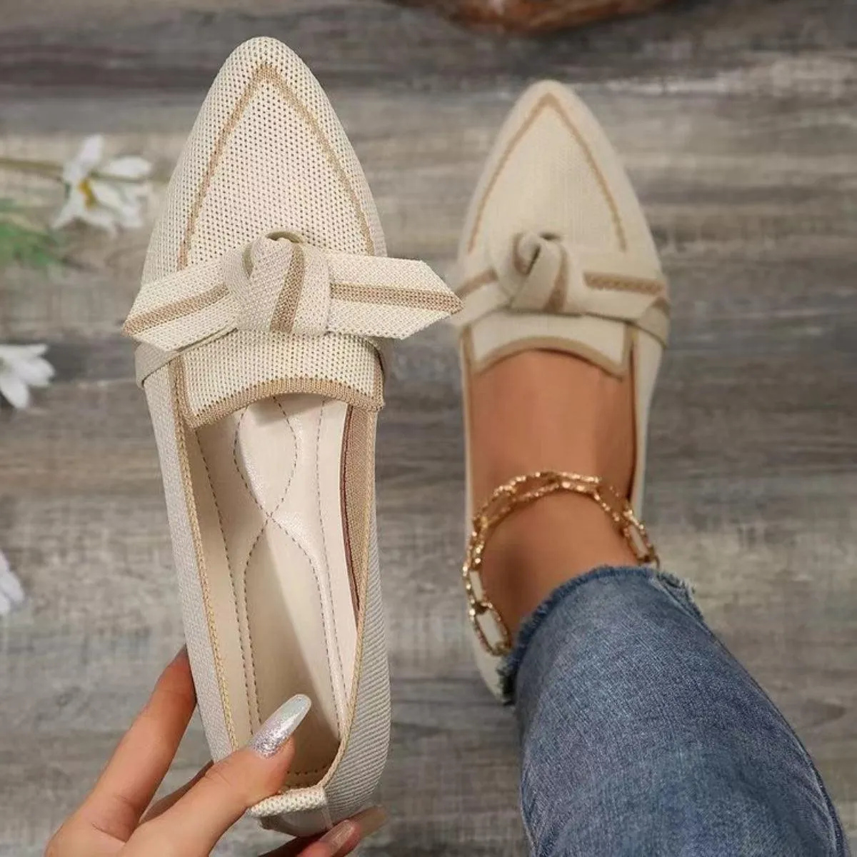 Bow Accent Contrast Trim Point Toe Flat Sneakers