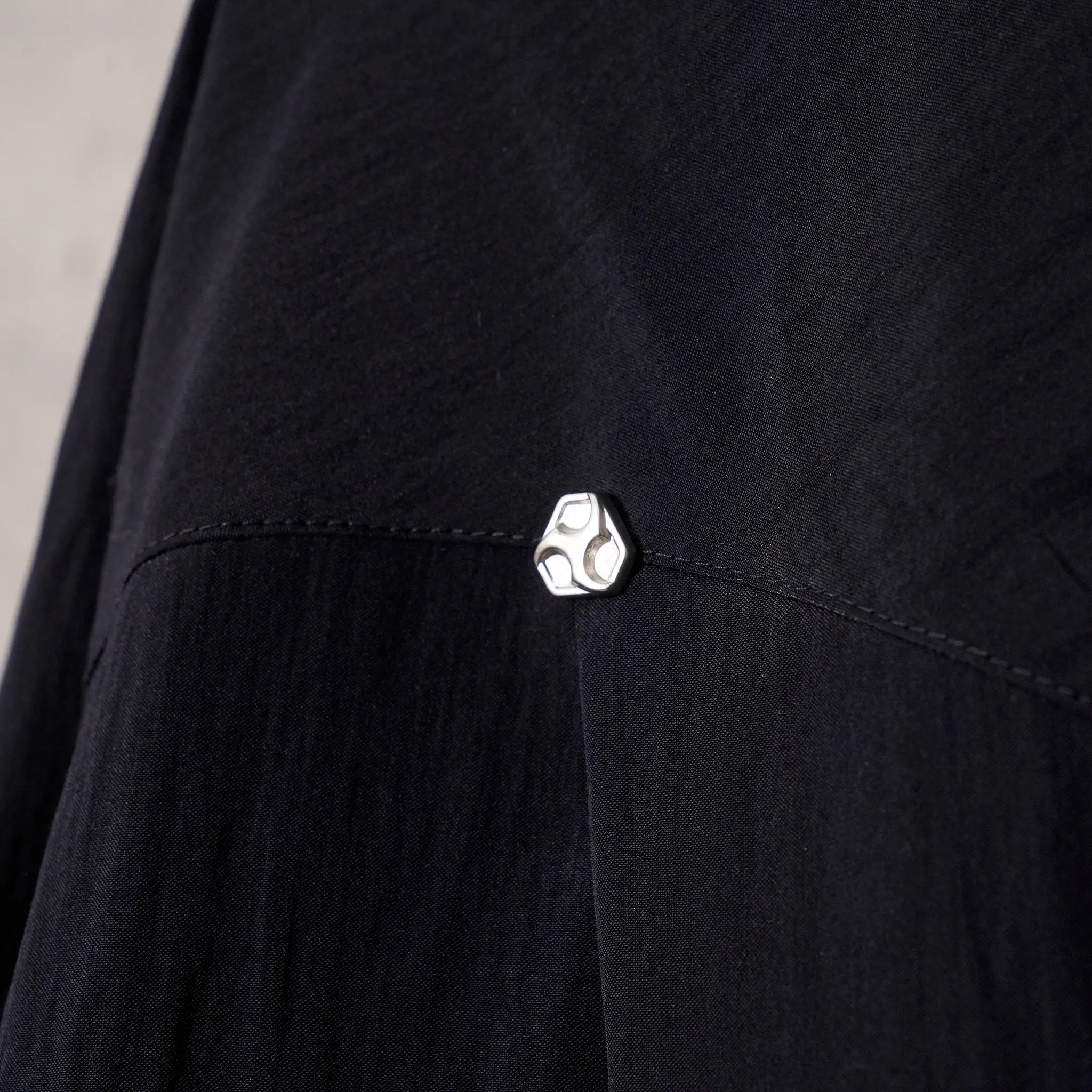 FUNNEL-NECK TRACK JACKET / BARITONE BLUE