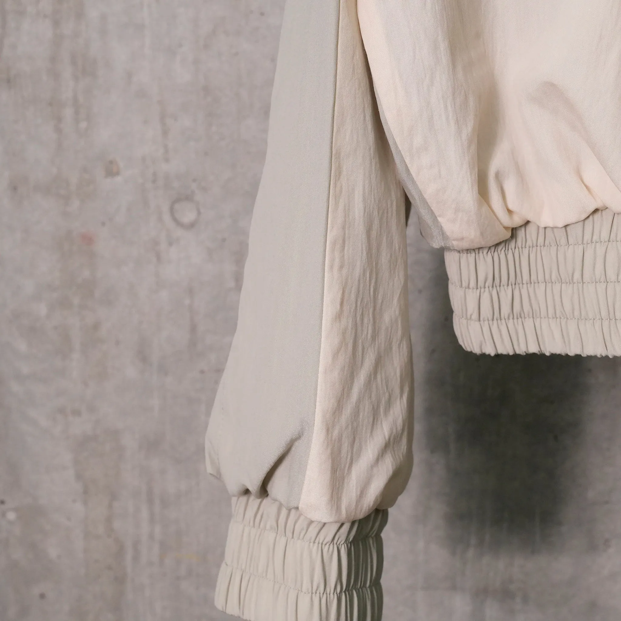FUNNEL-NECK TRACK JACKET / LIMESTONE SILVER GREY