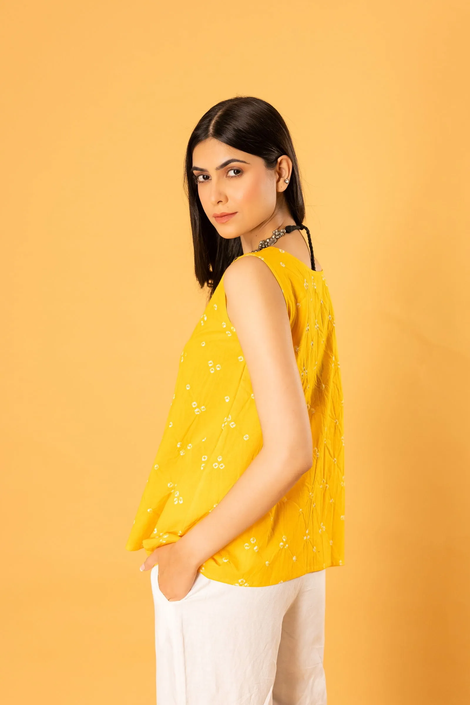 Women cotton bandhani roundneck regular fit top
