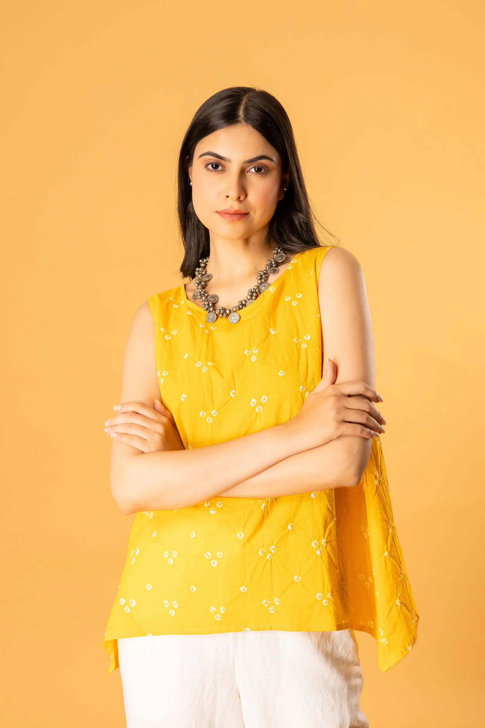 Women cotton bandhani roundneck regular fit top