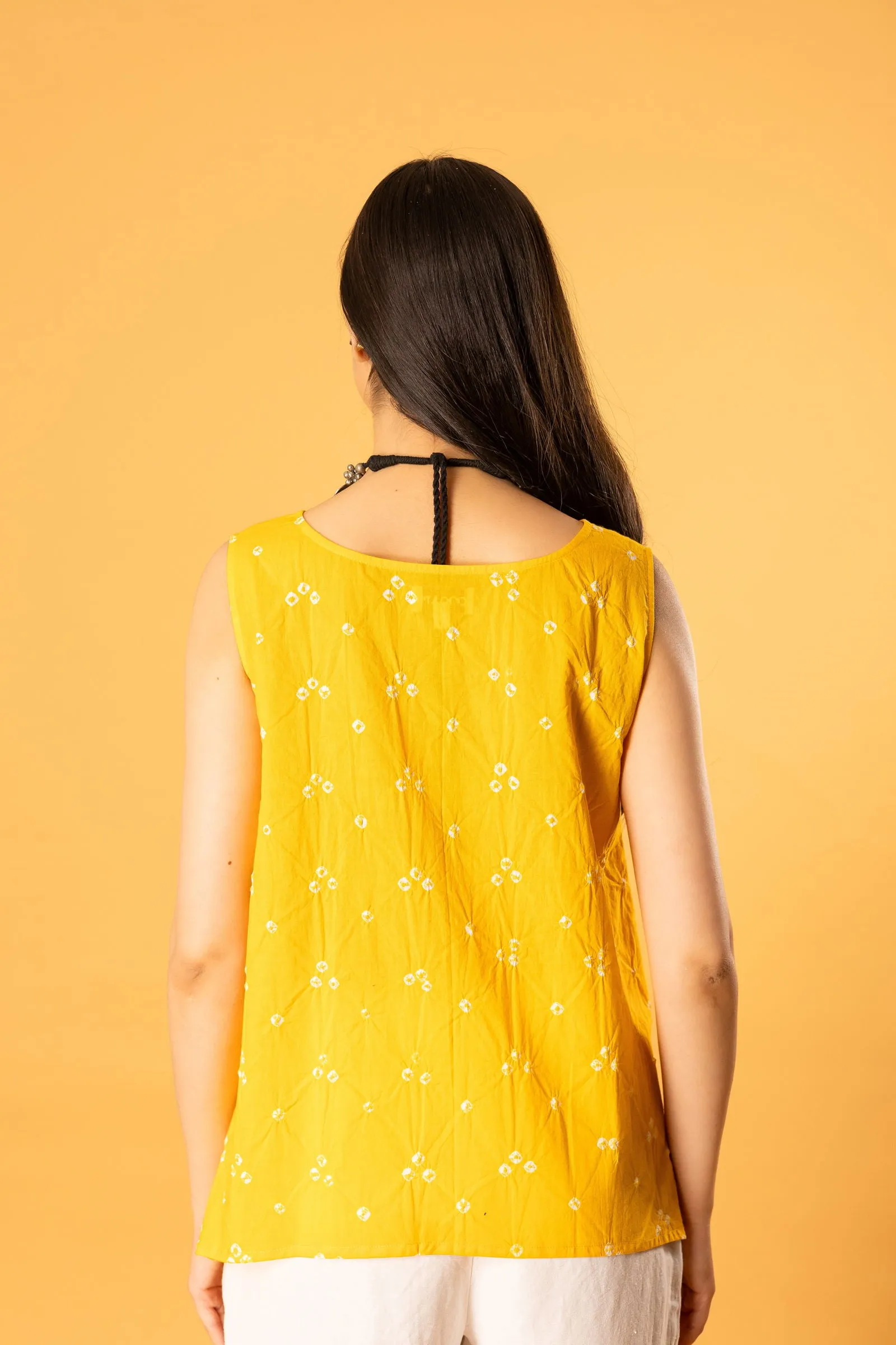 Women cotton bandhani roundneck regular fit top