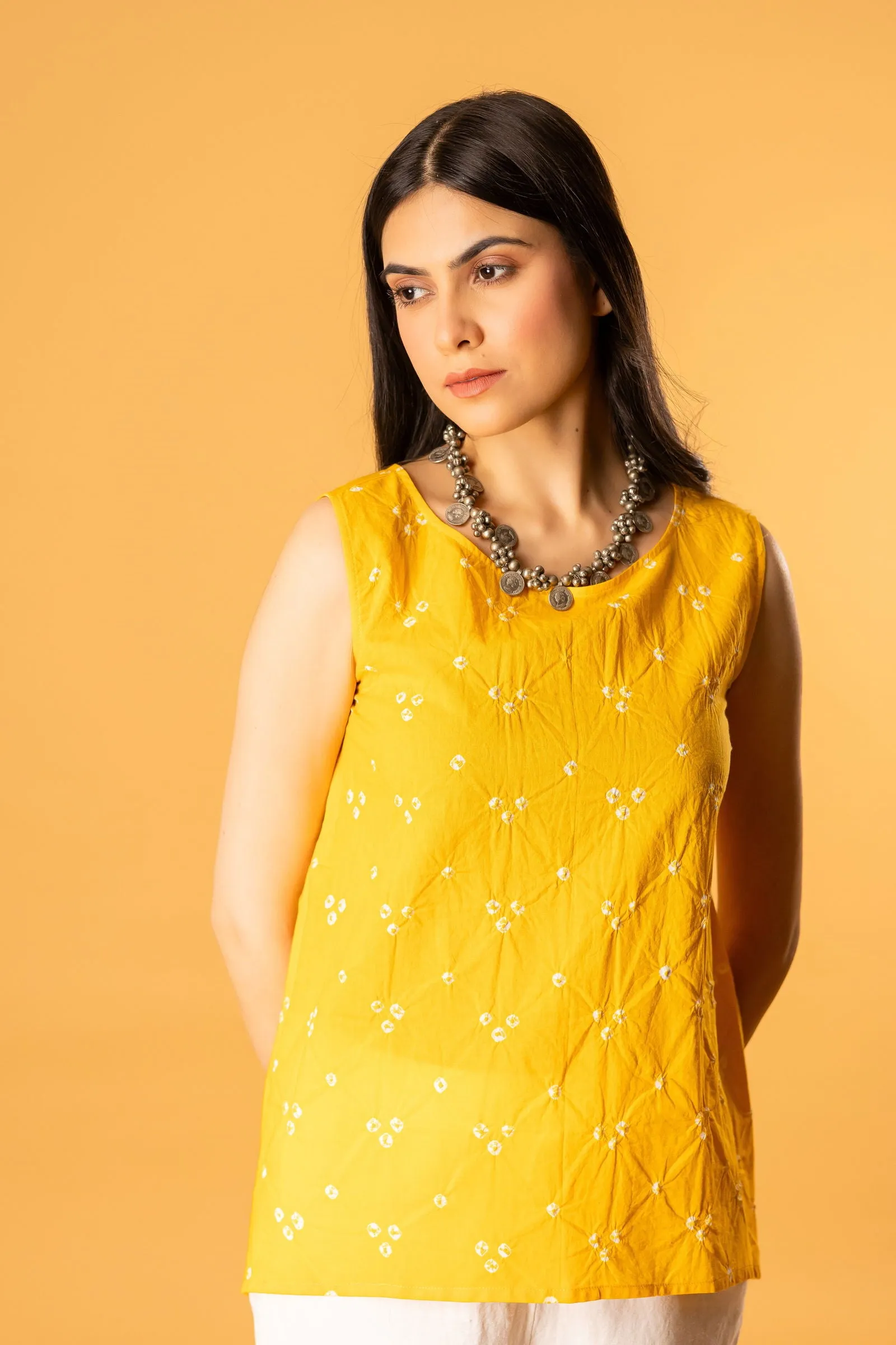 Women cotton bandhani roundneck regular fit top